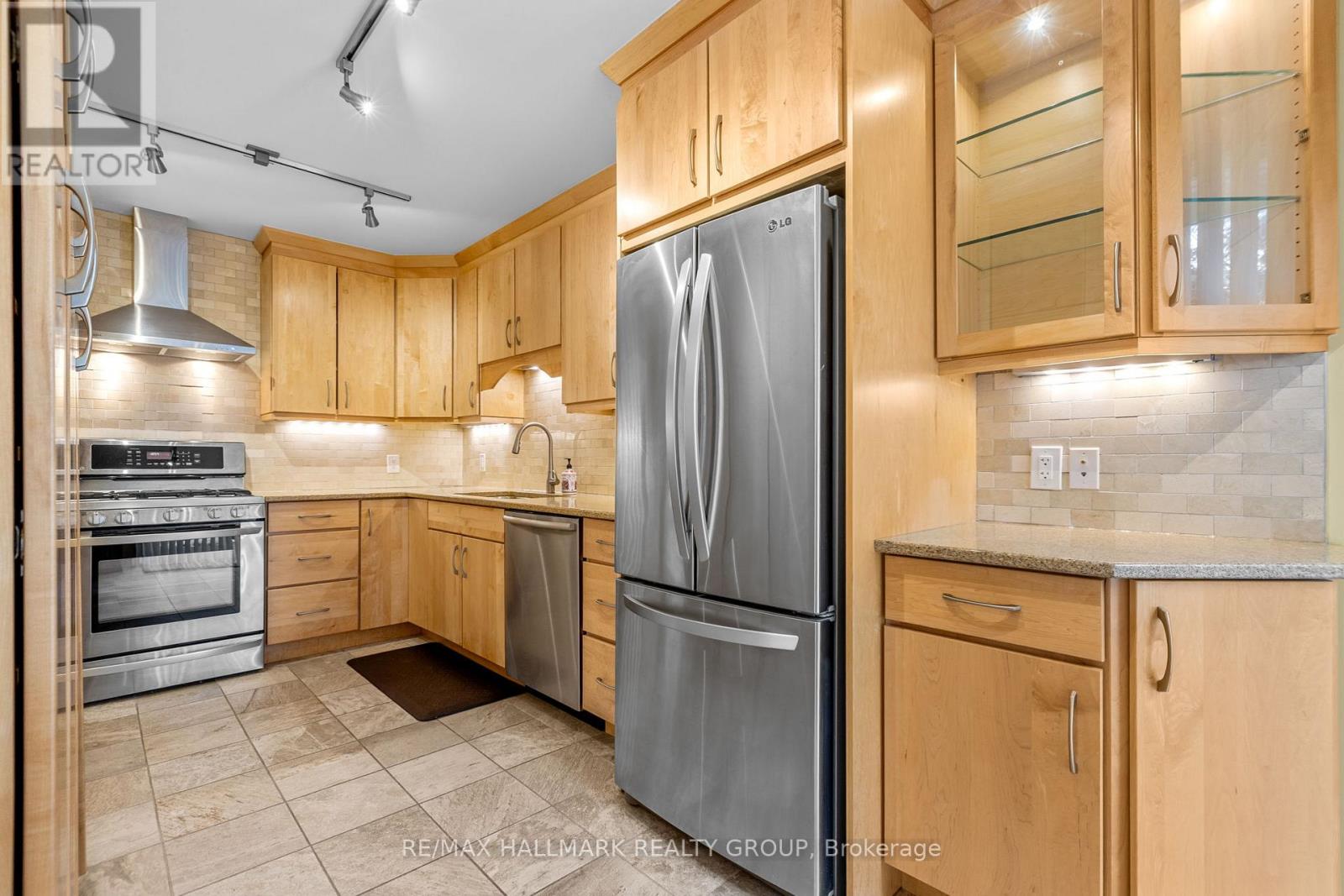 988 LUCILLE WAY - 13