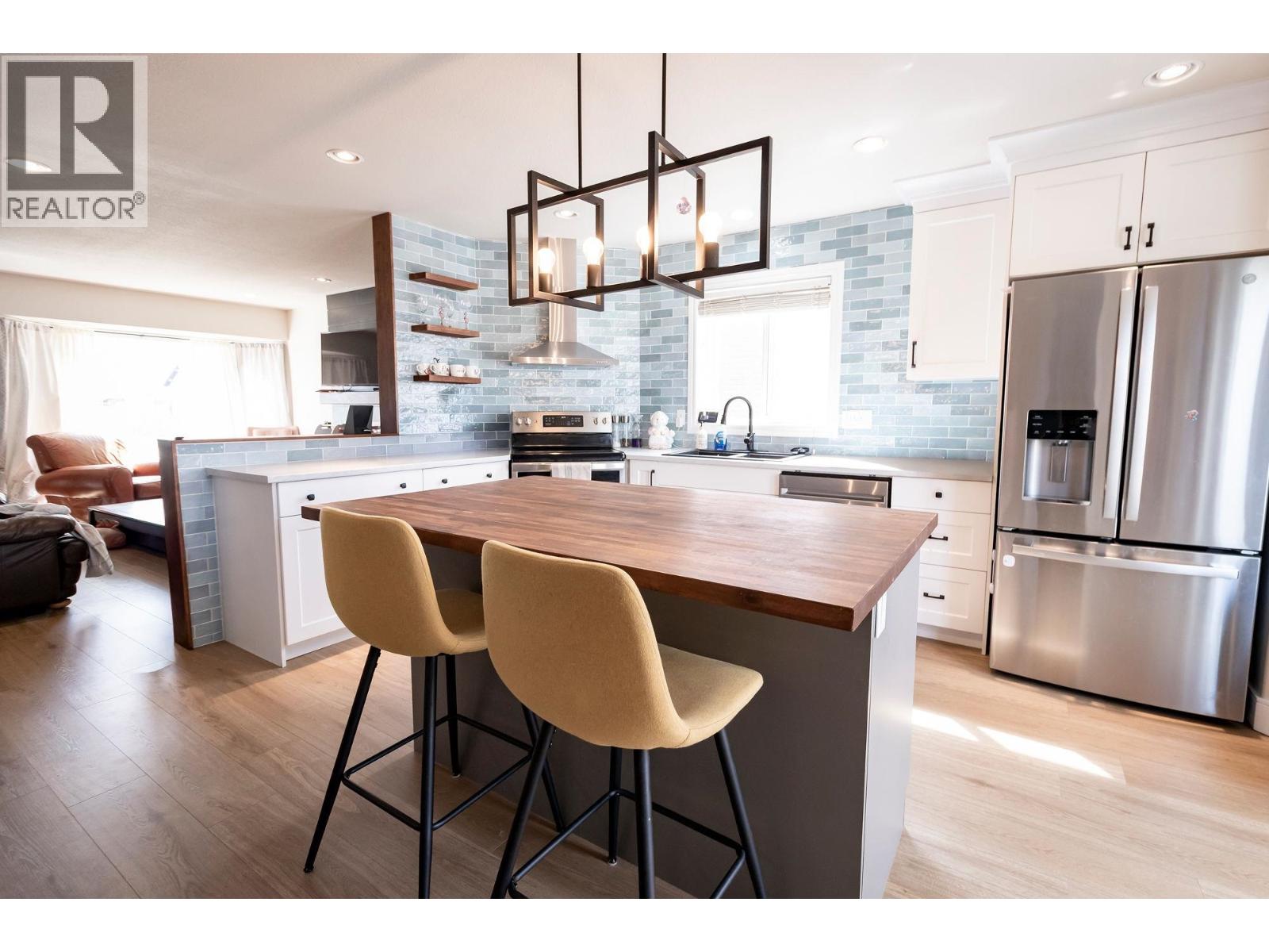 8908 112 AVENUE - 11