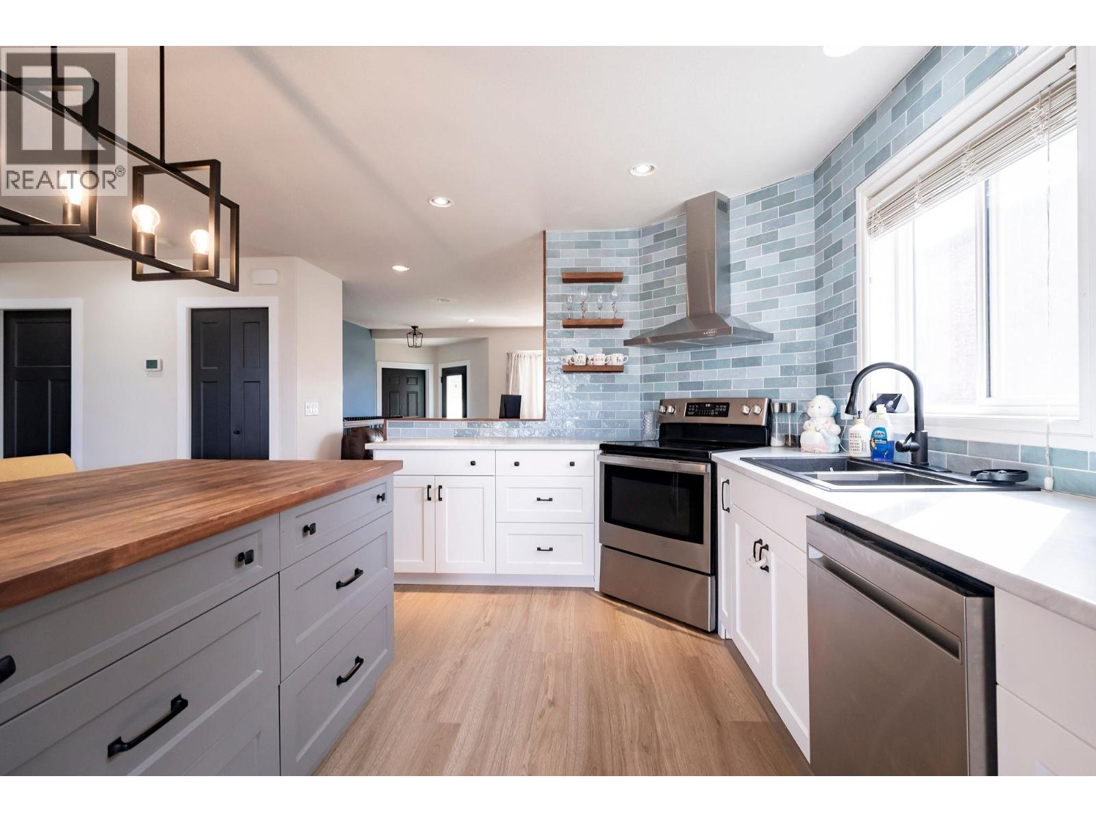 8908 112 AVENUE - 13