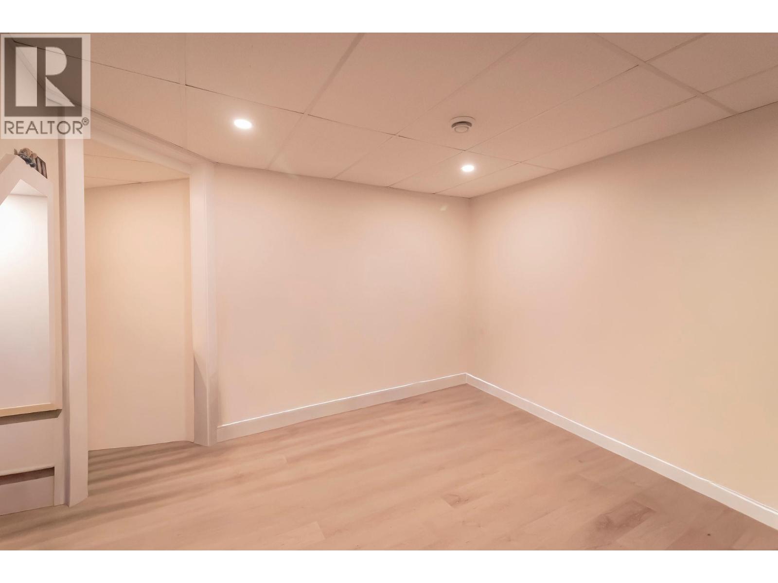 8908 112 AVENUE - 39