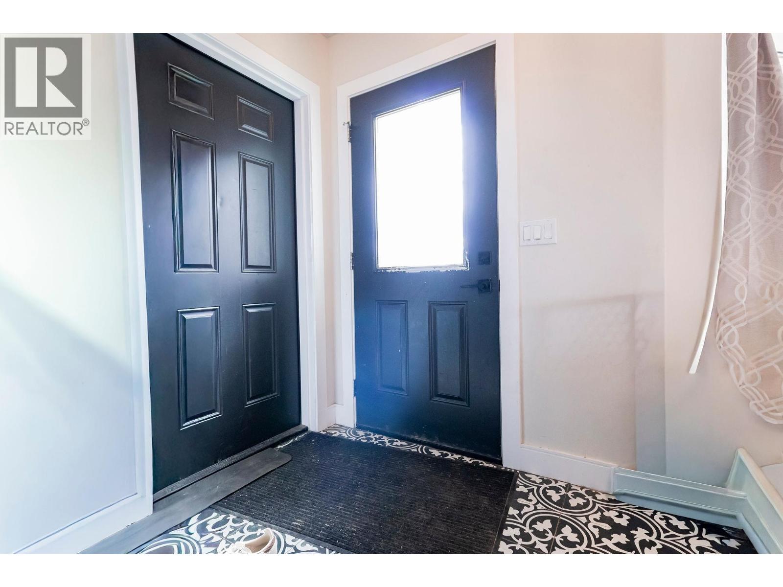 8908 112 AVENUE - 5