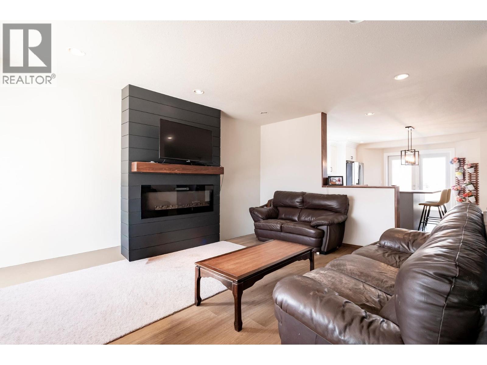 8908 112 AVENUE - 6