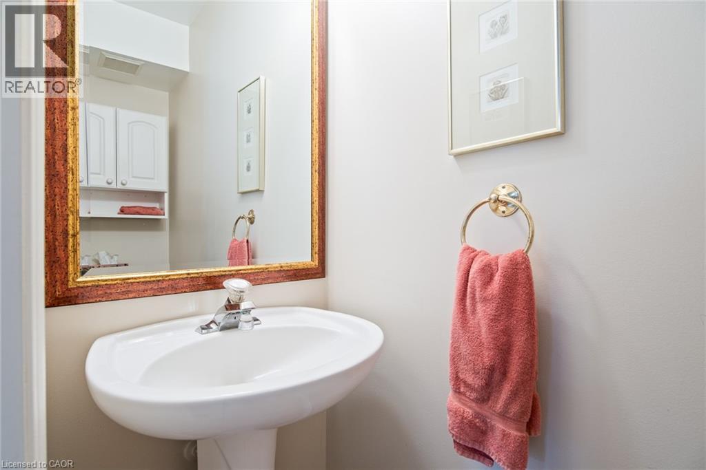 128 EBY Crescent, New Hamburg, Ontario, N3A1Z2 — Photo 11