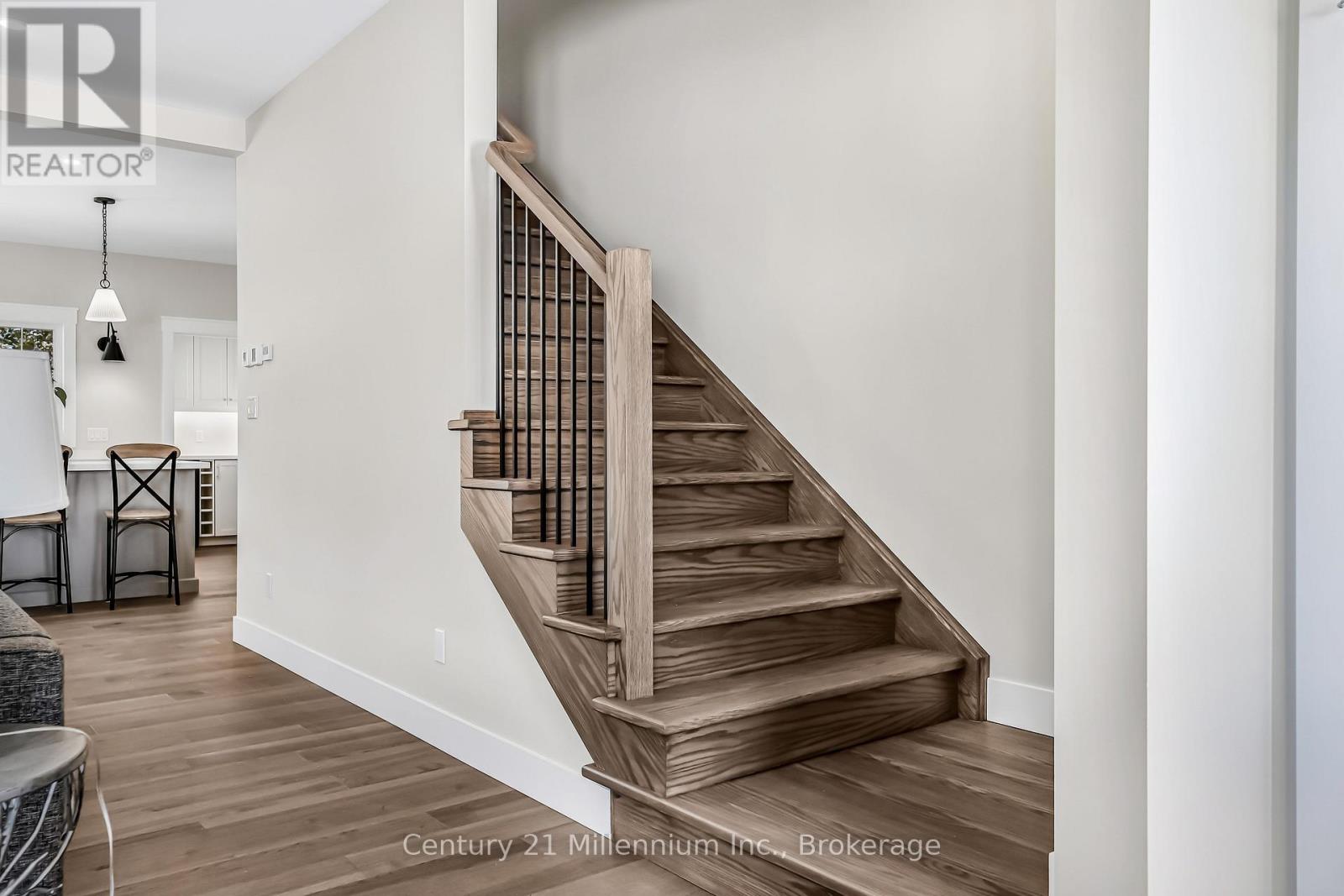 3 GRENVILLE STREET N - 26