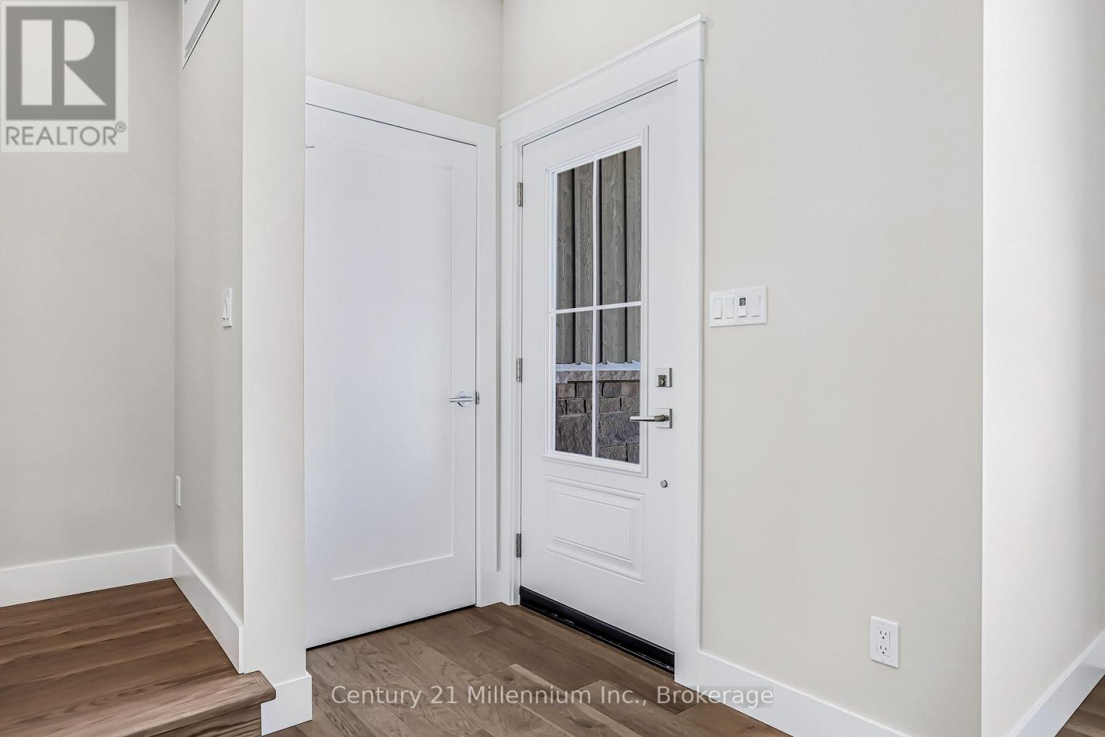 3 GRENVILLE STREET N - 2