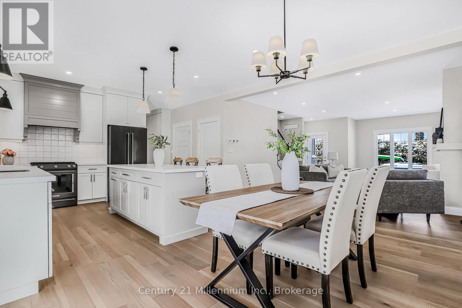 3 GRENVILLE STREET N - 10