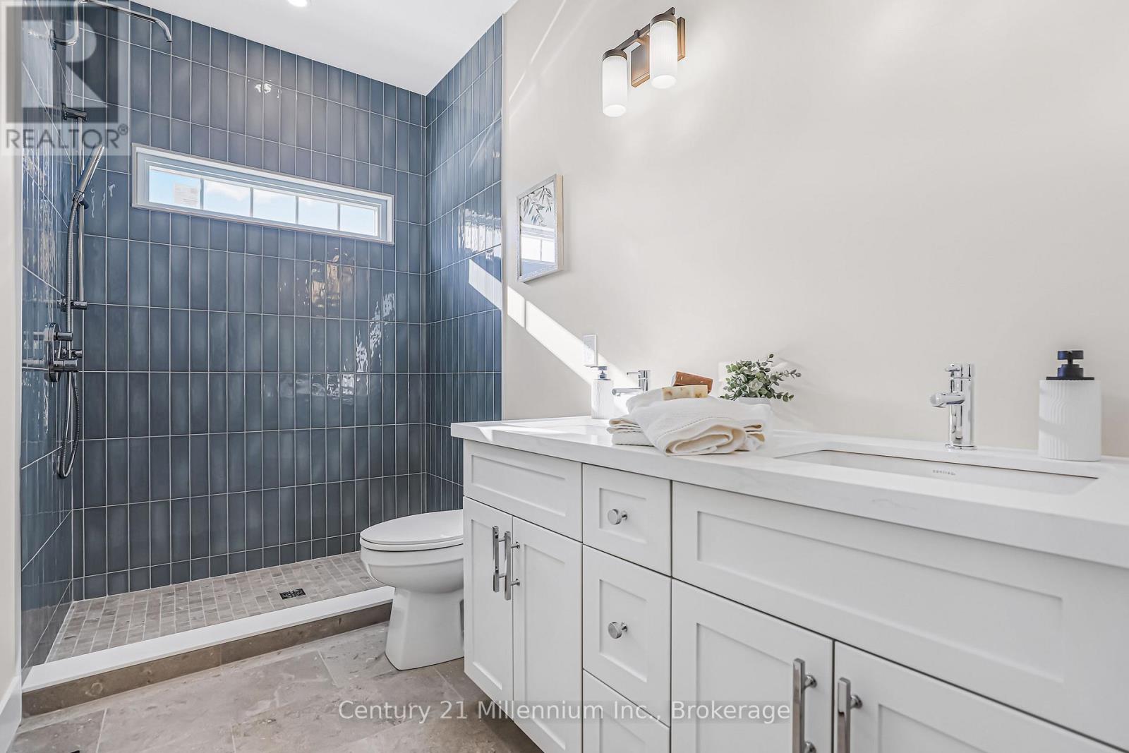 3 GRENVILLE STREET N - 23