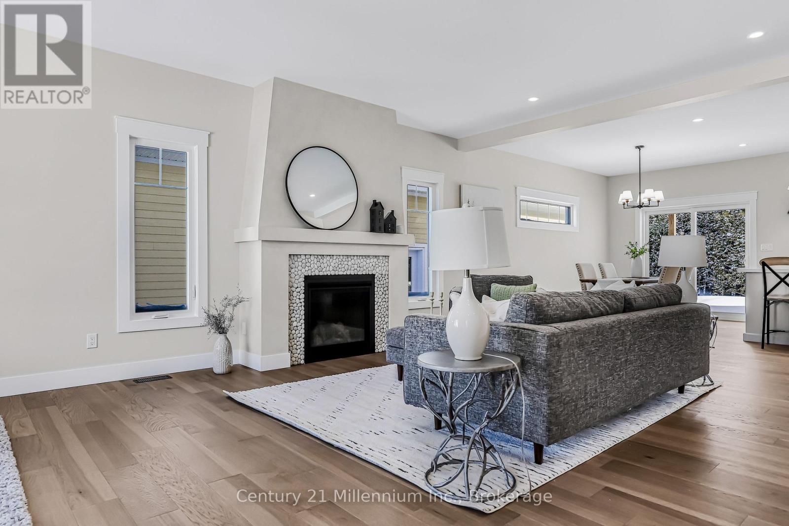 3 GRENVILLE STREET N - Image 3