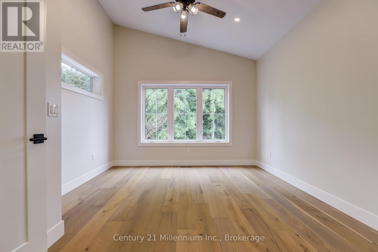 15 GRENVILLE STREET N - 30