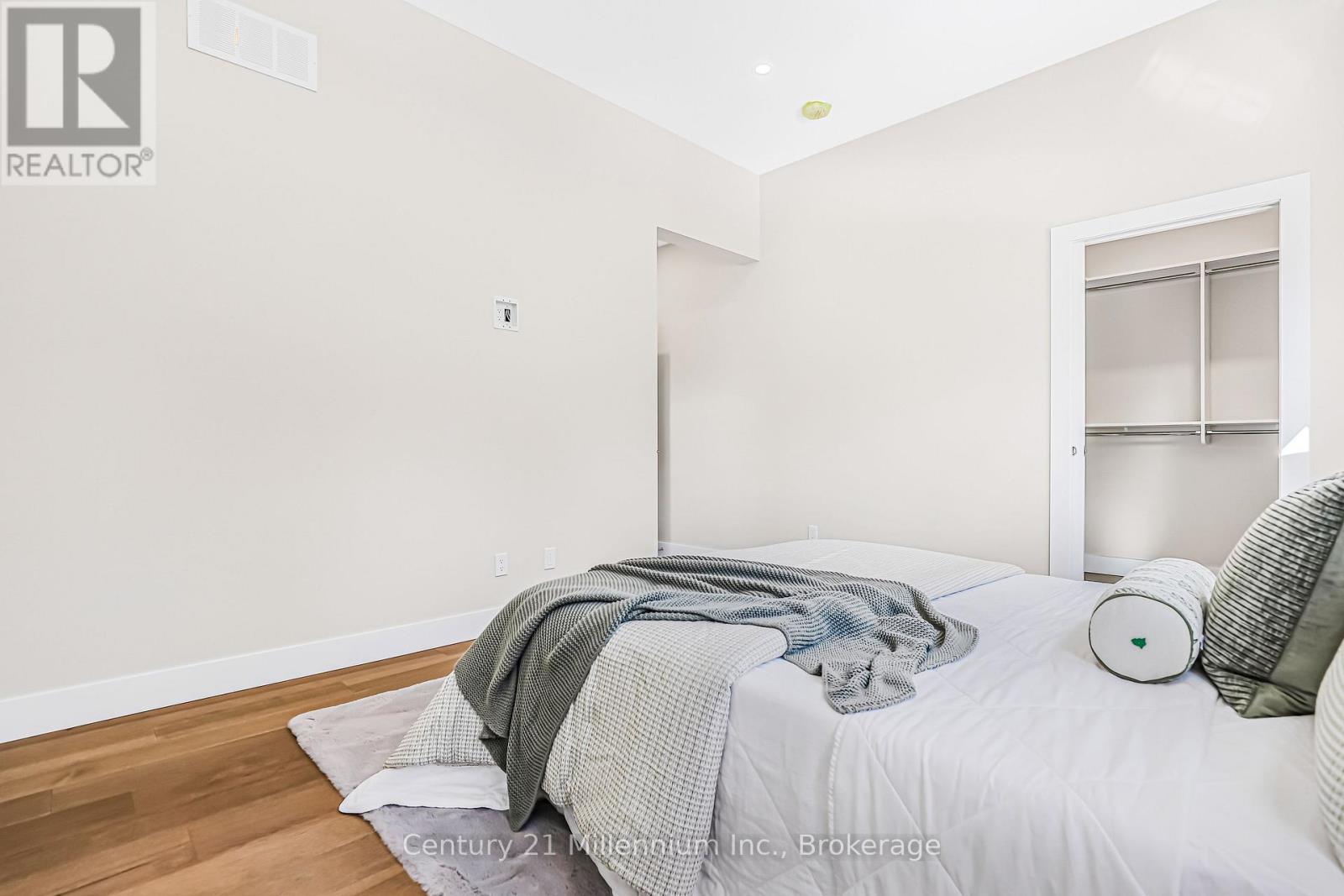 3 GRENVILLE STREET N - 30