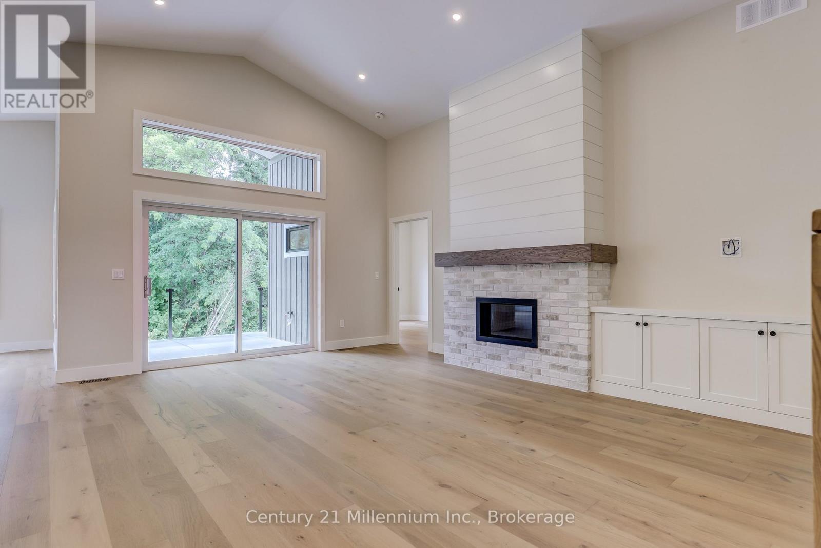 15 GRENVILLE STREET N - 11