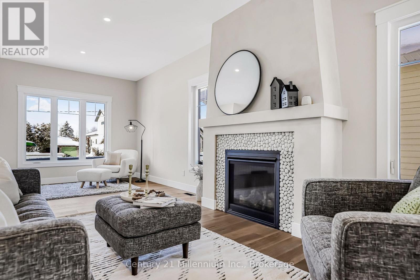 3 GRENVILLE STREET N - 6