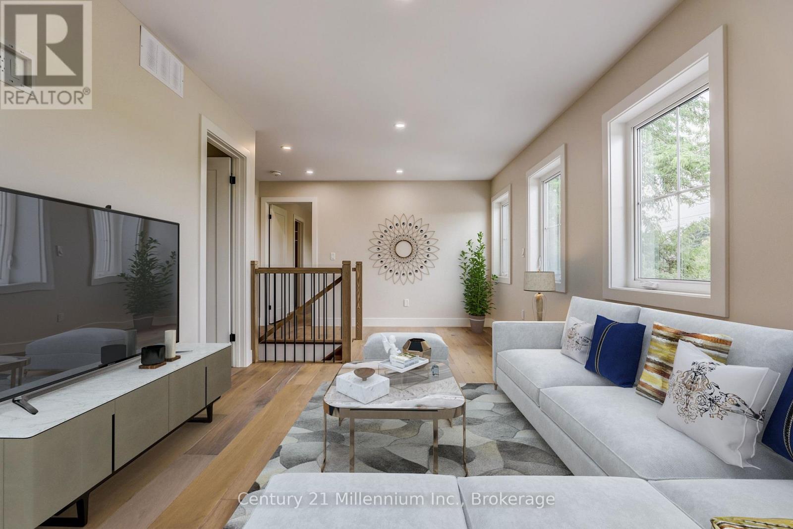 15 GRENVILLE STREET N - 44
