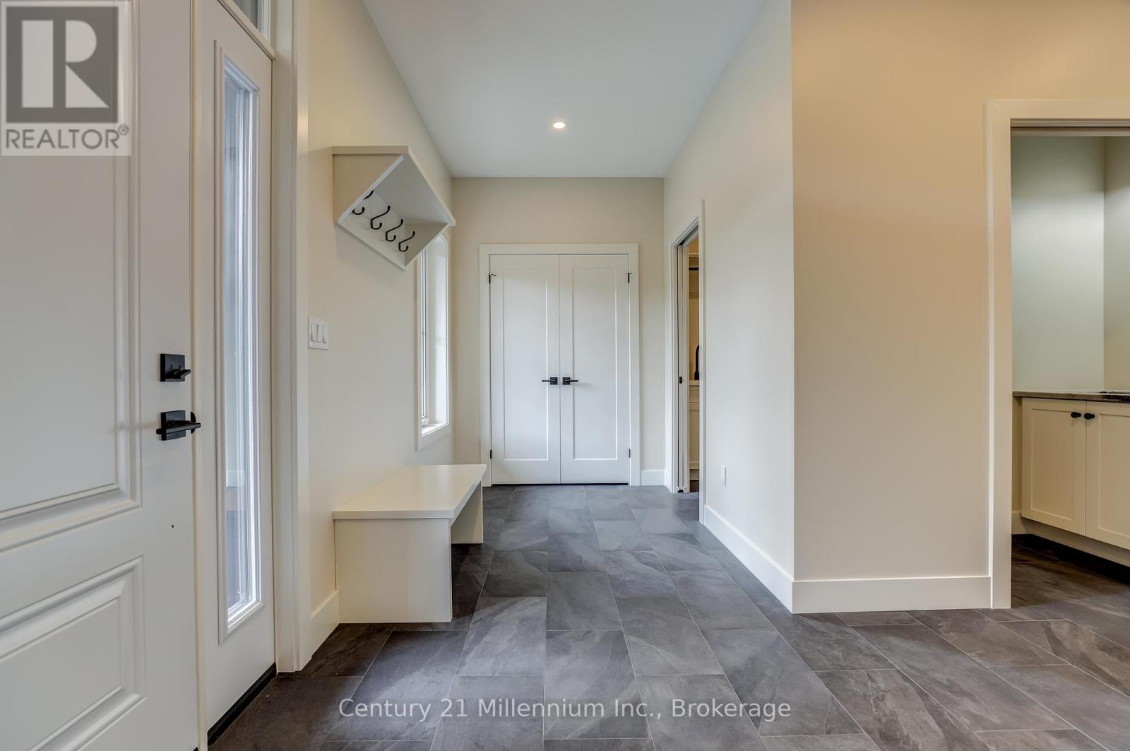 15 GRENVILLE STREET N - 7