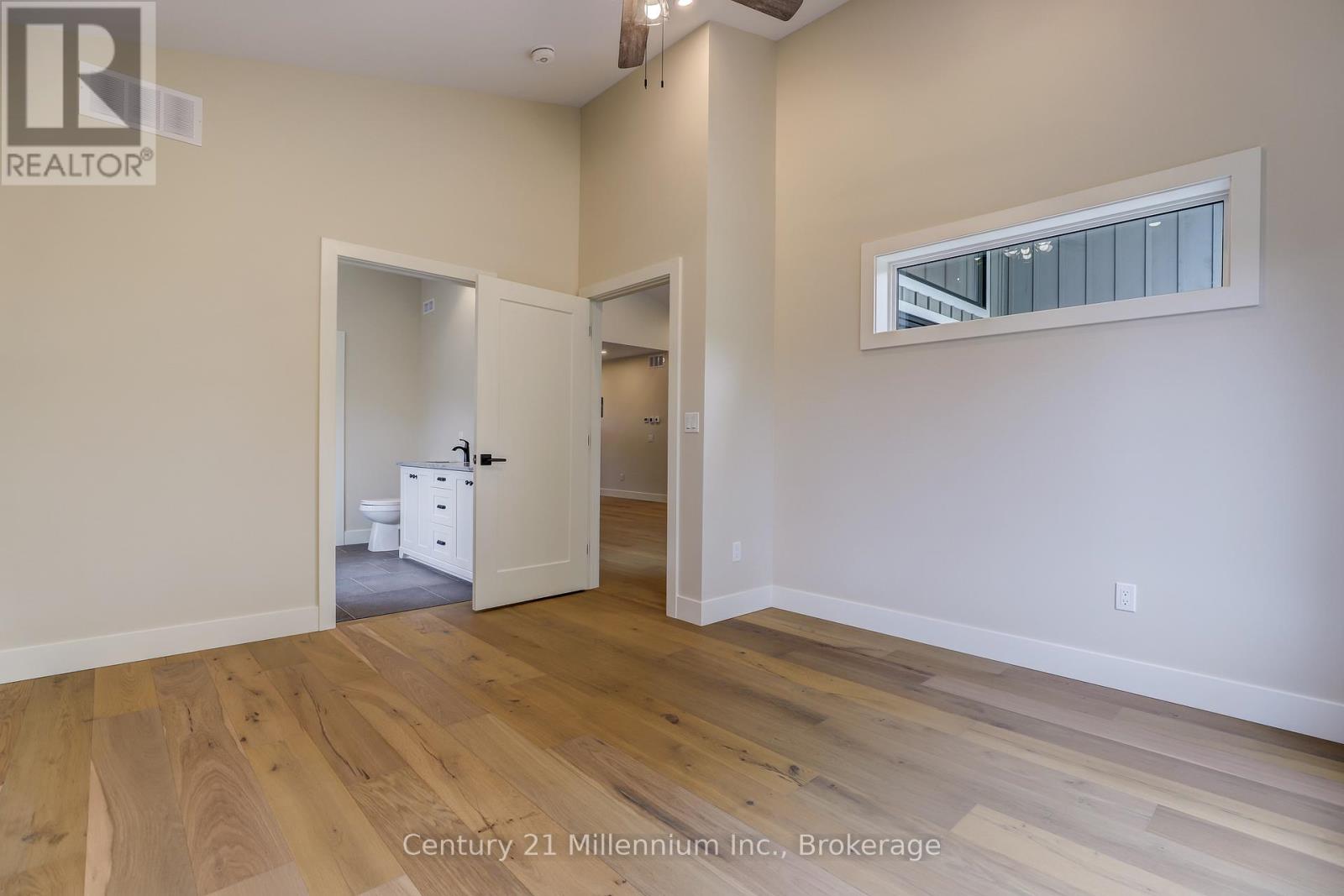 15 GRENVILLE STREET N - 33
