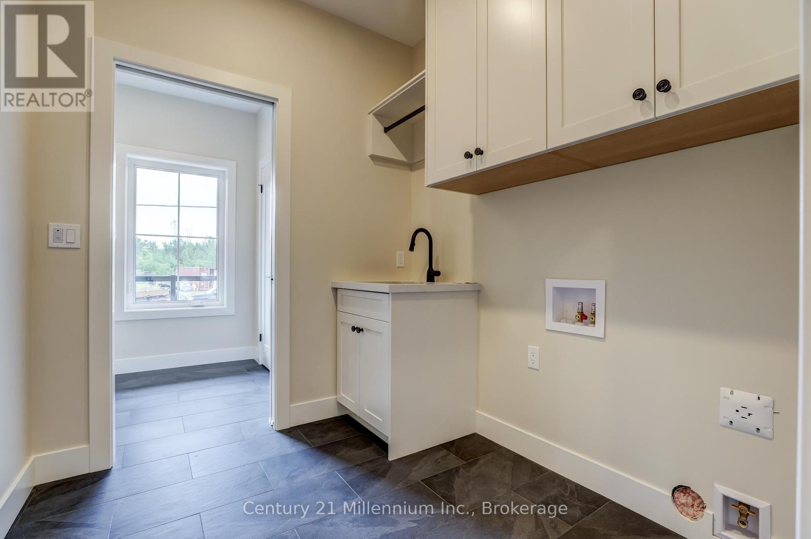 15 GRENVILLE STREET N - 29