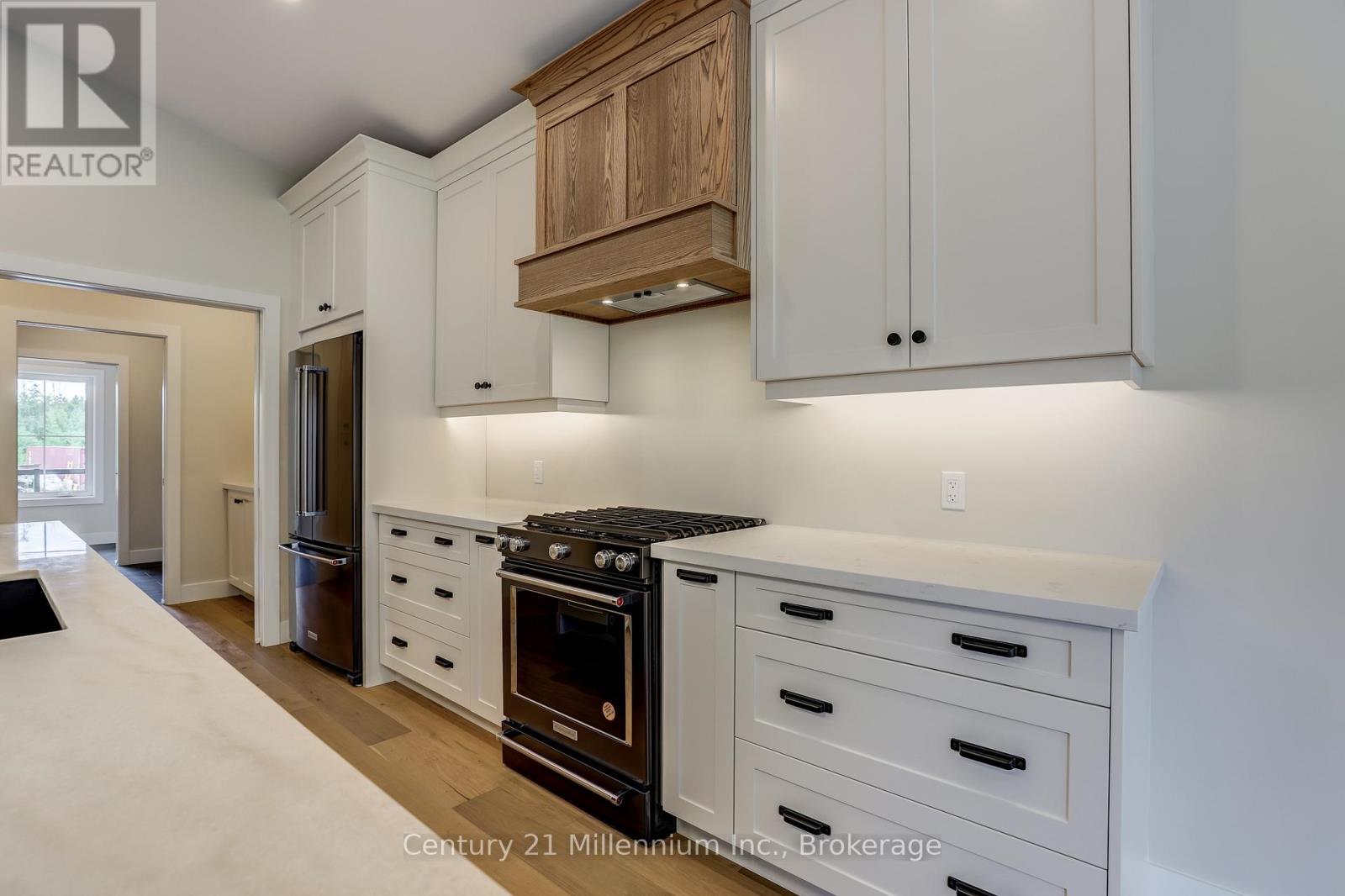 15 GRENVILLE STREET N - 19