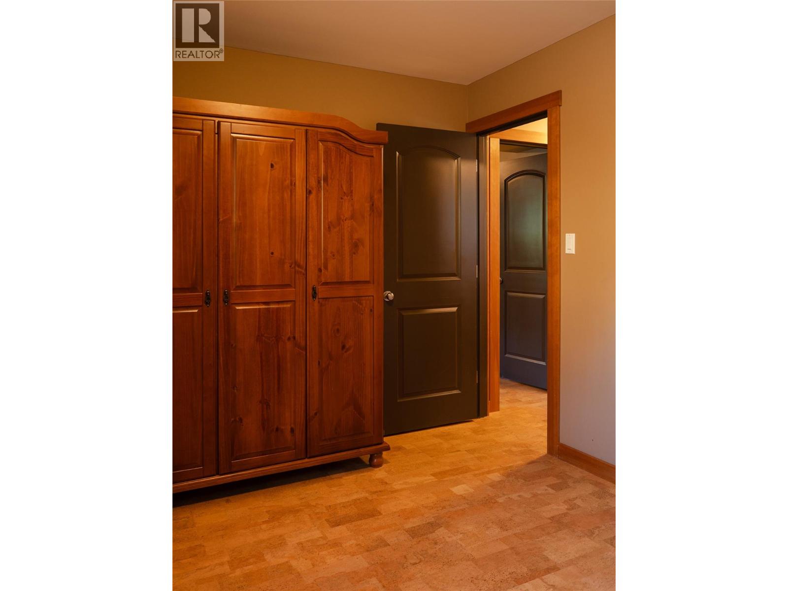 #404 1901 Choquette Avenue - 53