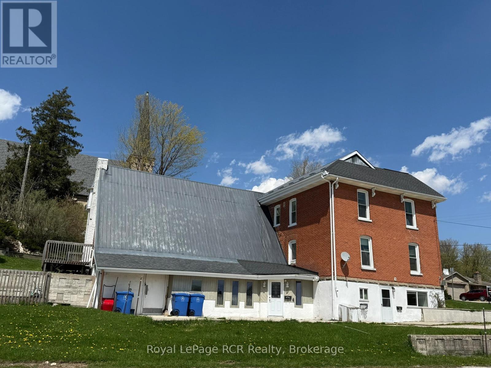 230 GARAFRAXA STREET N - 44