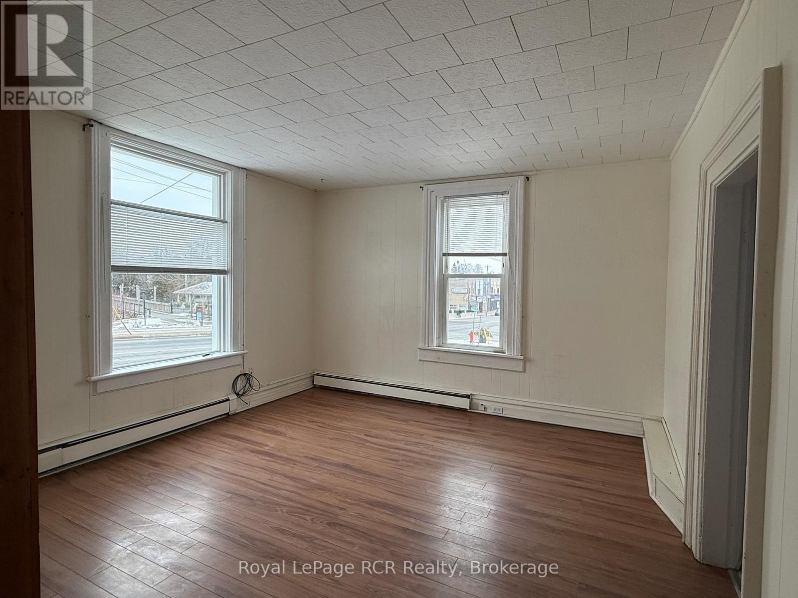 230 GARAFRAXA STREET N - 29