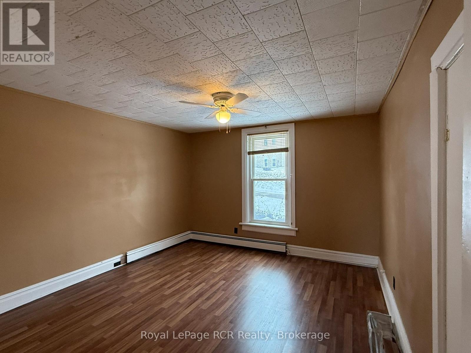 230 GARAFRAXA STREET N - 38