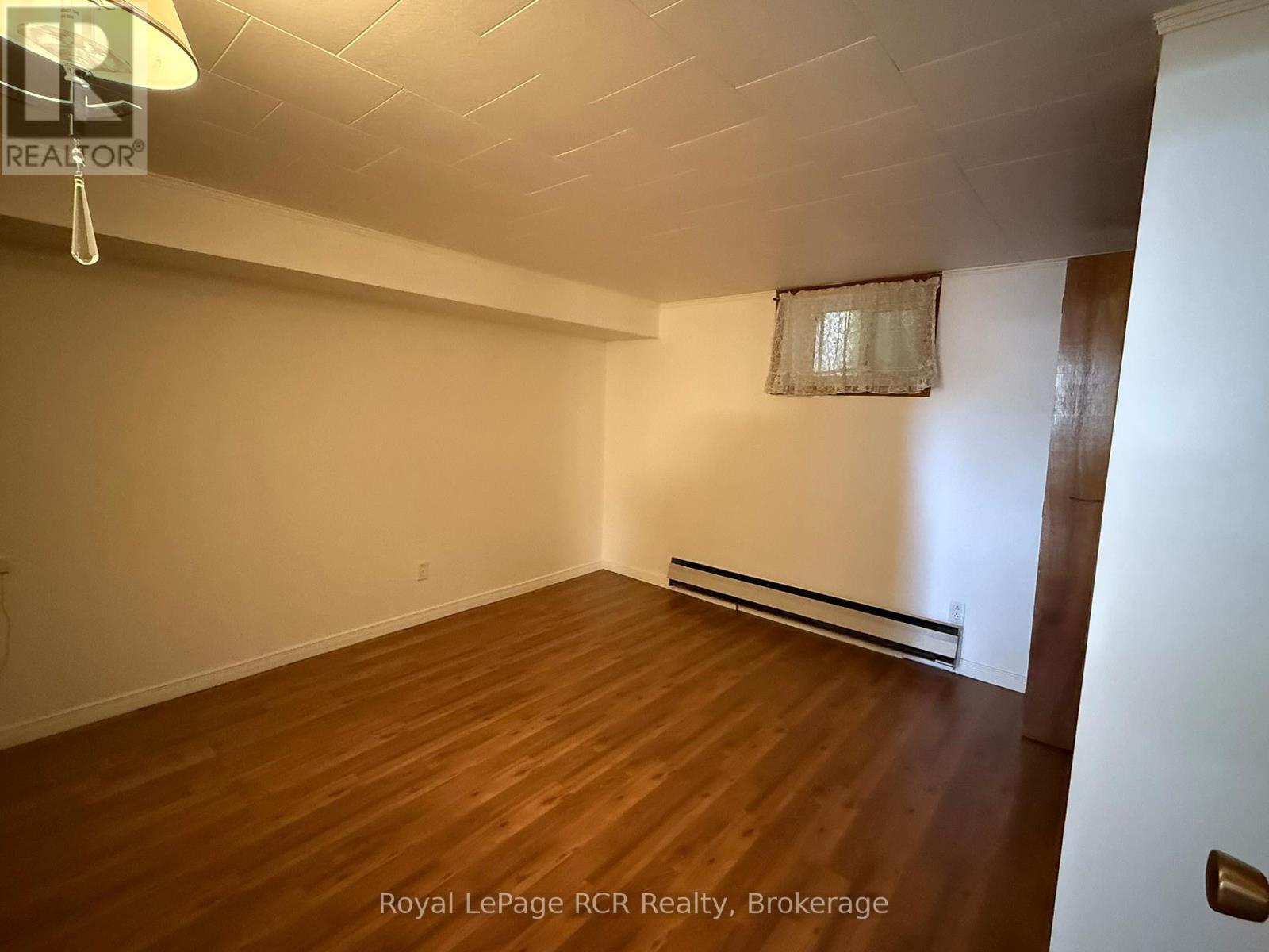 230 GARAFRAXA STREET N - 21