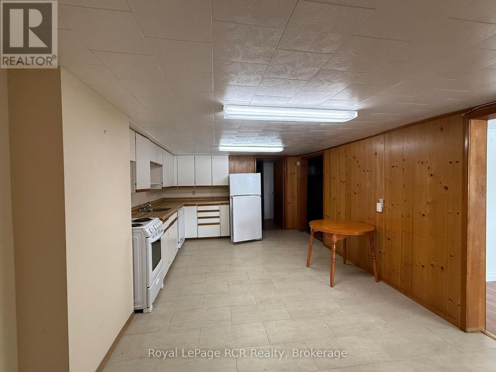 230 GARAFRAXA STREET N - 19