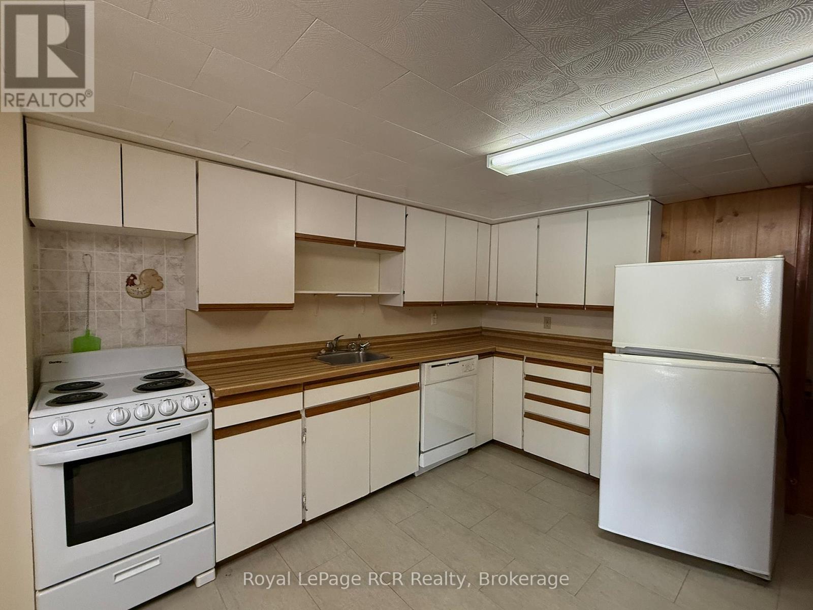 230 GARAFRAXA STREET N - 18