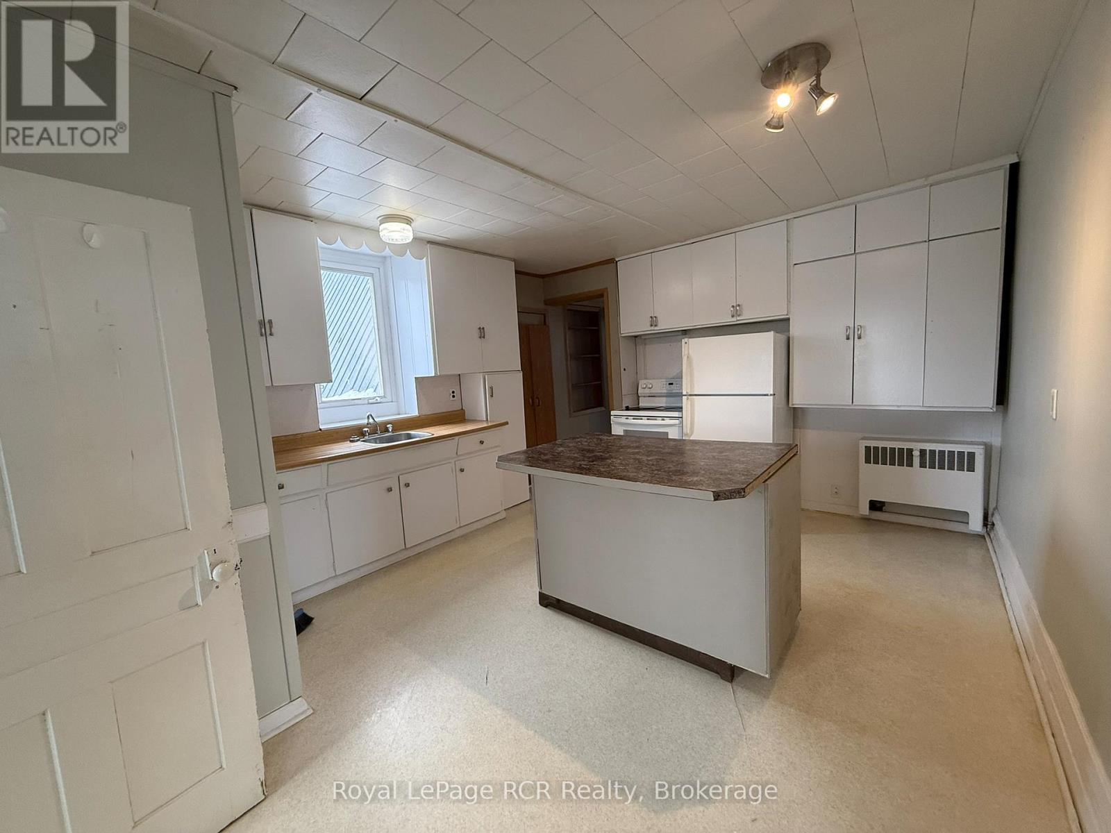 230 GARAFRAXA STREET N - 28