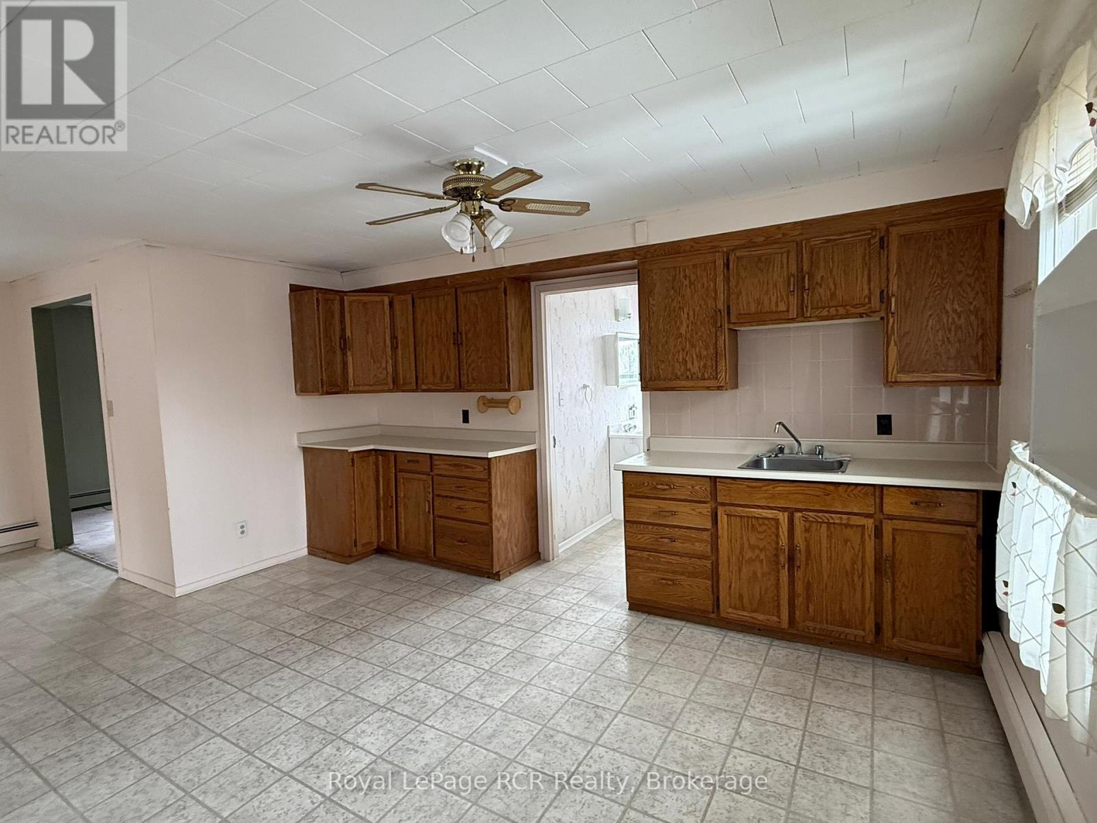 230 GARAFRAXA STREET N - 36