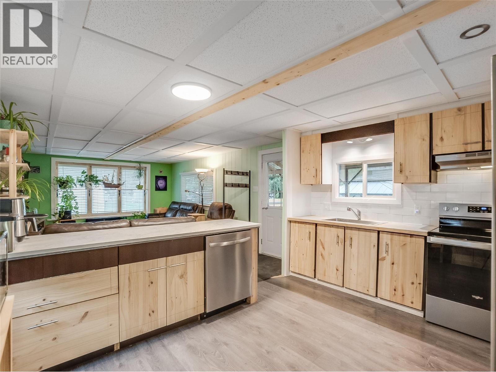 916 AIRPORT Road Unit# 8, Salmo