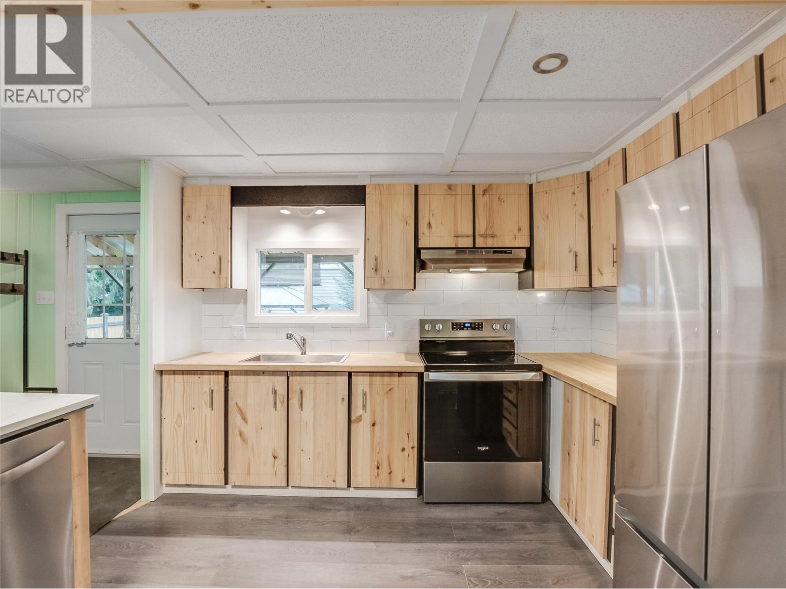 916 AIRPORT Road Unit# 8, Salmo