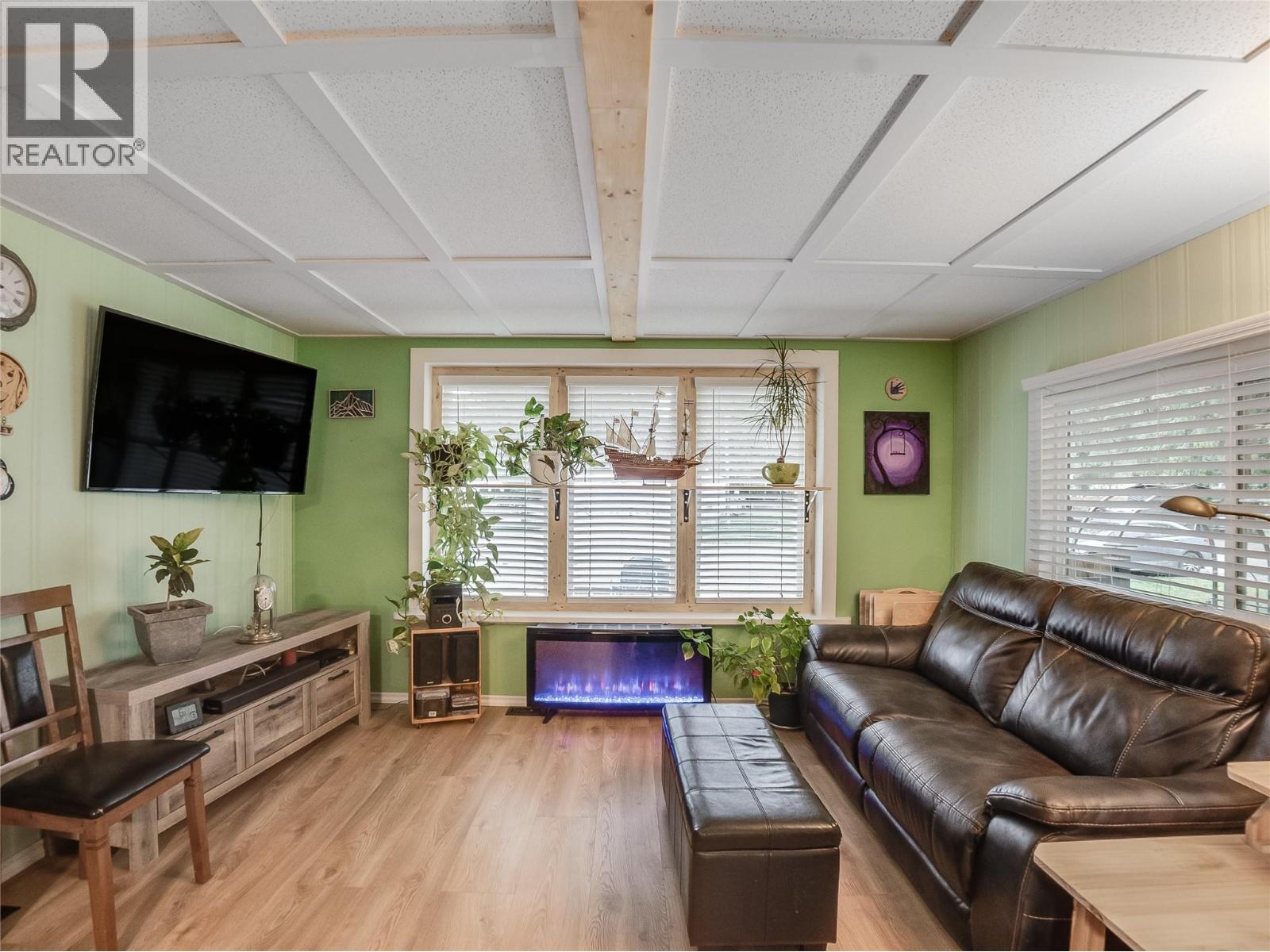 916 AIRPORT Road Unit# 8, Salmo