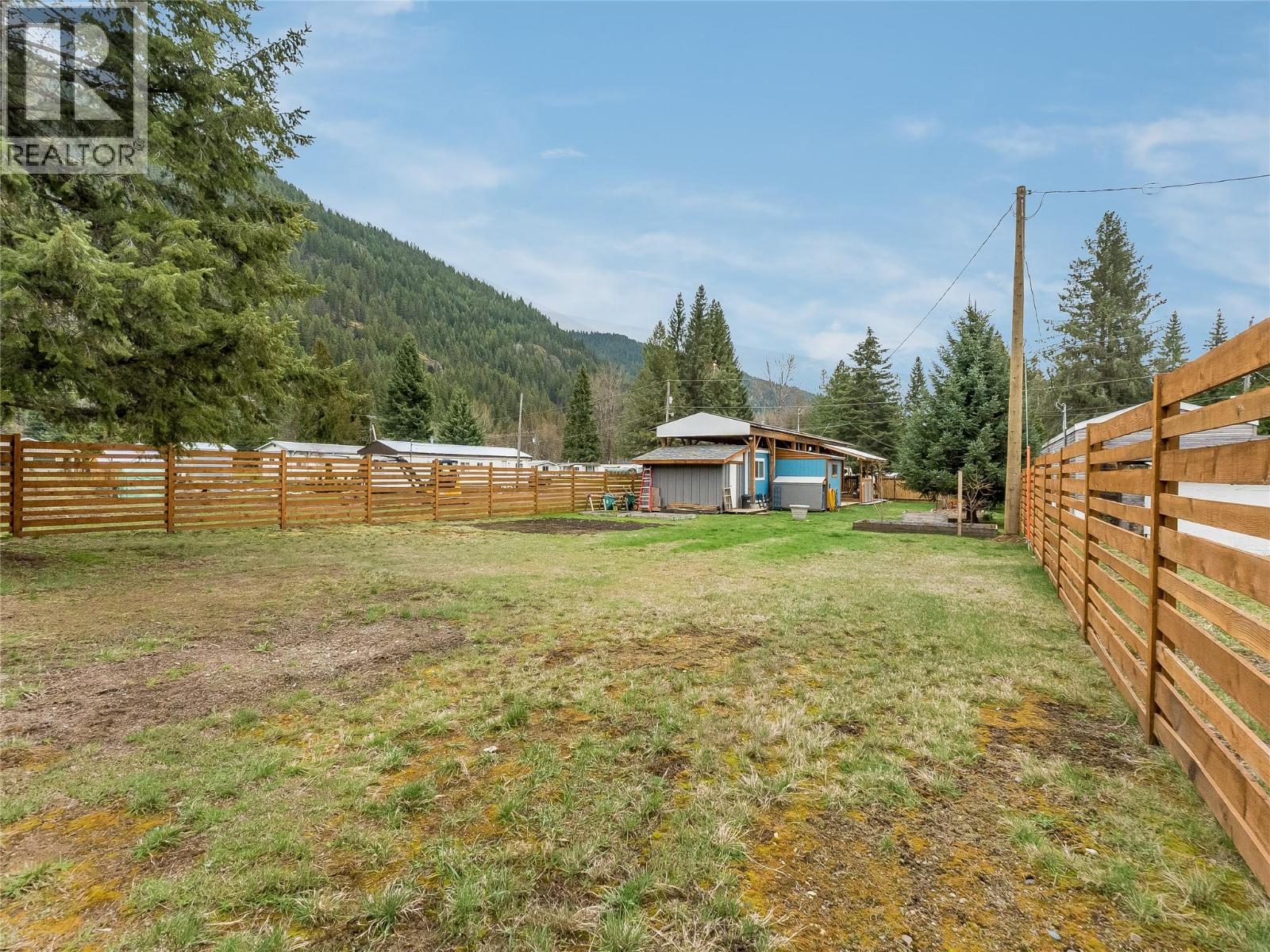 916 AIRPORT Road Unit# 8, Salmo