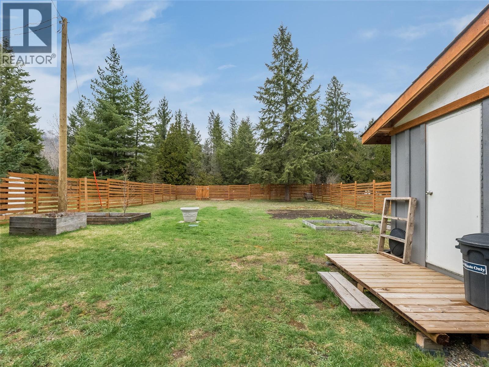 916 AIRPORT Road Unit# 8, Salmo