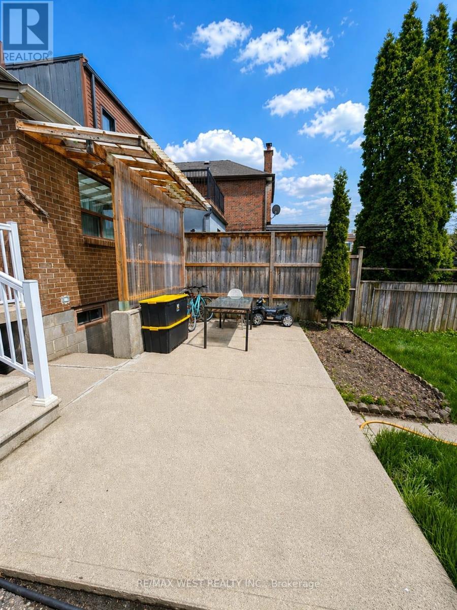 112 SILVERTHORN AVENUE - 24