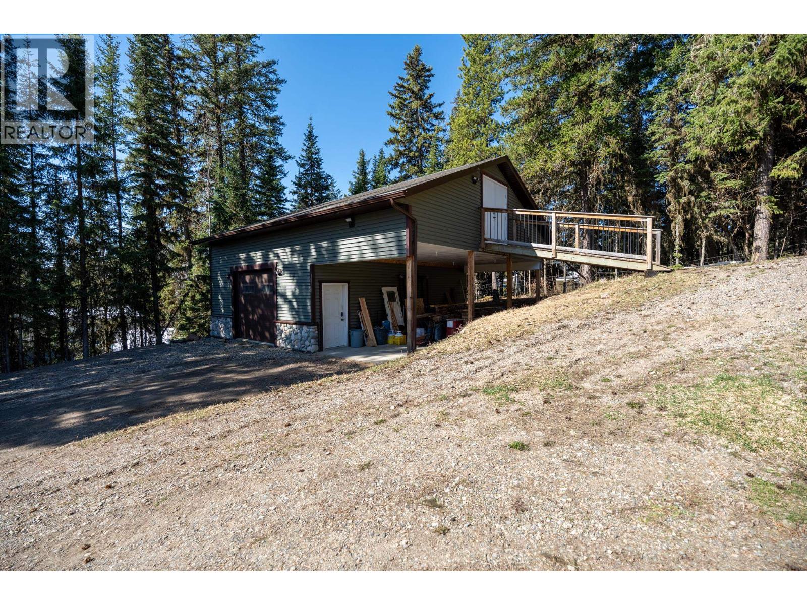 Kitchen of 2077 SOMMERVILLE ROAD · Prince George, BC