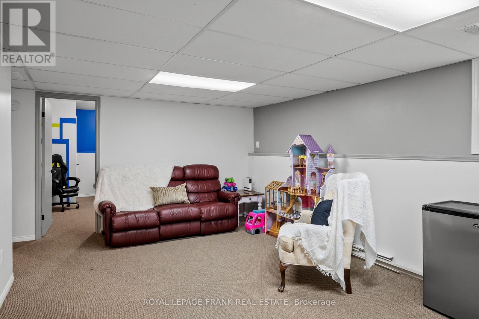 21 BIRCH CRESCENT - 23