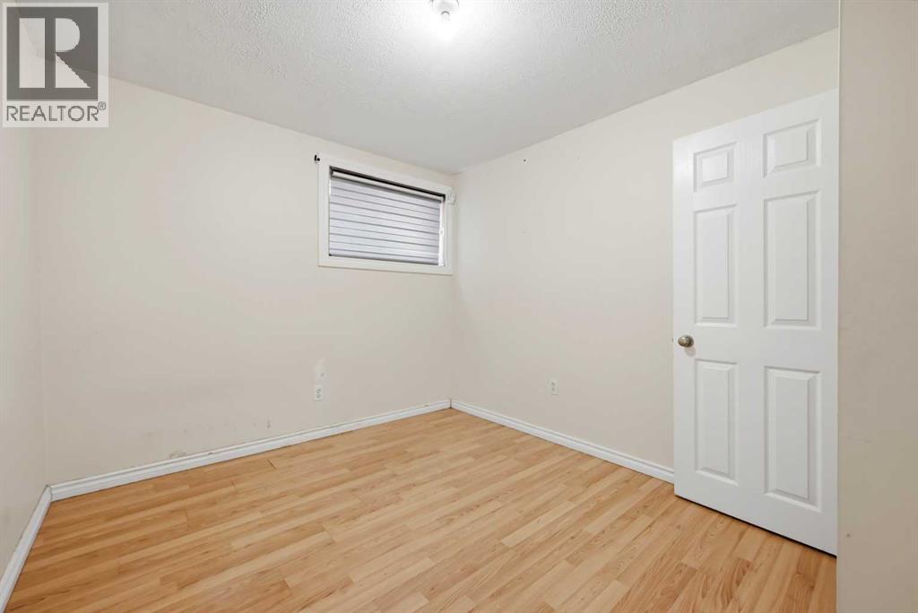 165 Saddlecrest Way NE - 40