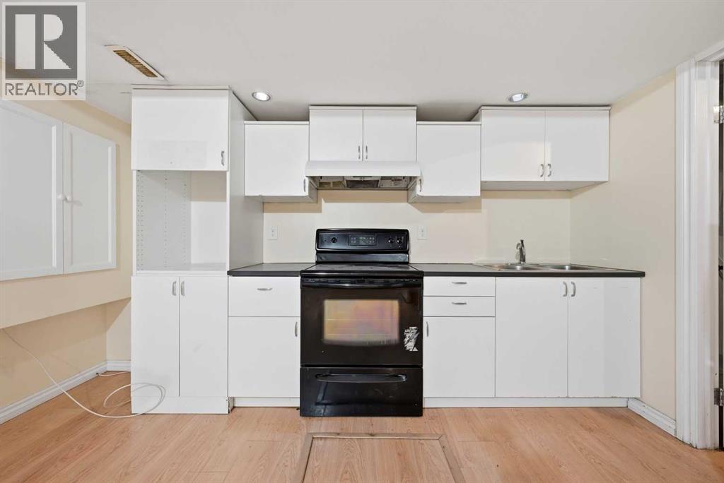 165 Saddlecrest Way NE - 38