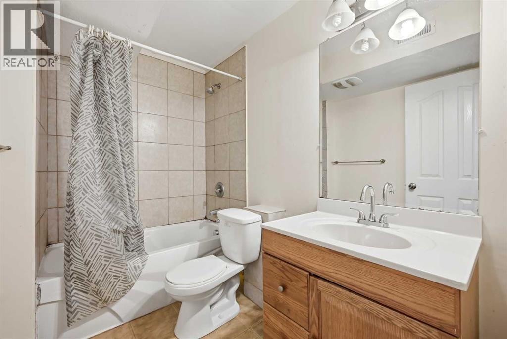 165 Saddlecrest Way NE - 42