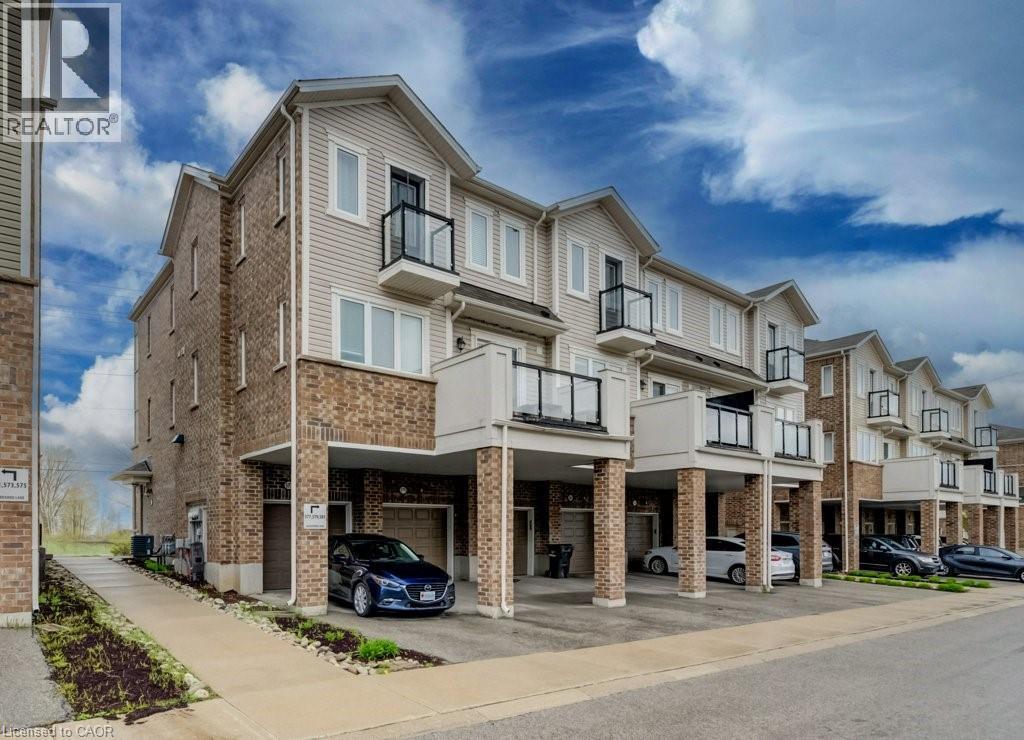 579 GOLDENROD Lane, Kitchener, Ontario, N2R0L7 — Photo 2