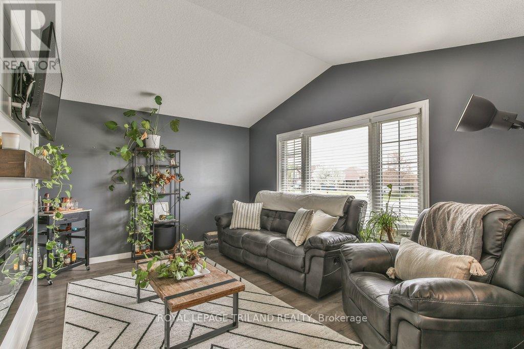 9 BROOKSIDE DRIVE - 10