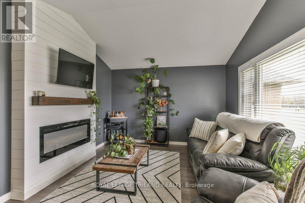 9 BROOKSIDE DRIVE - 11