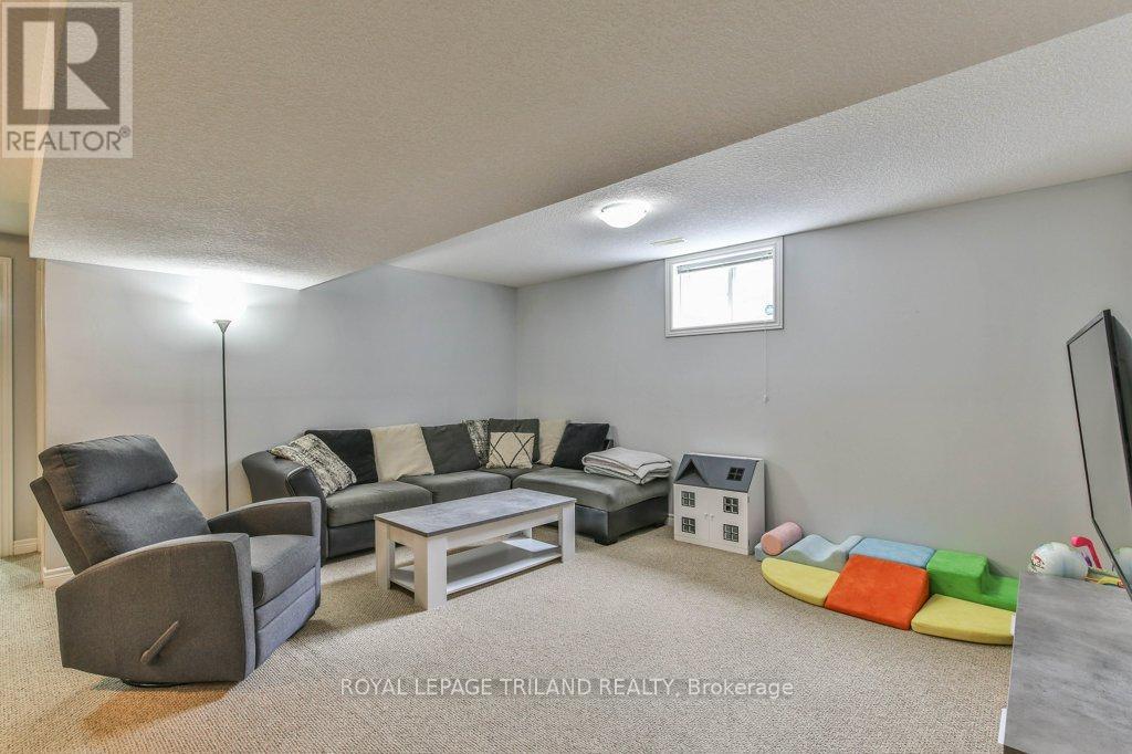 9 BROOKSIDE DRIVE - 26