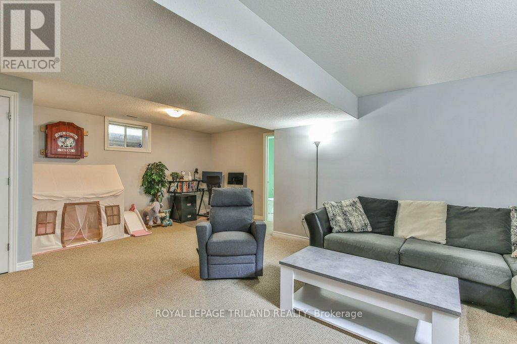 9 BROOKSIDE DRIVE - 27