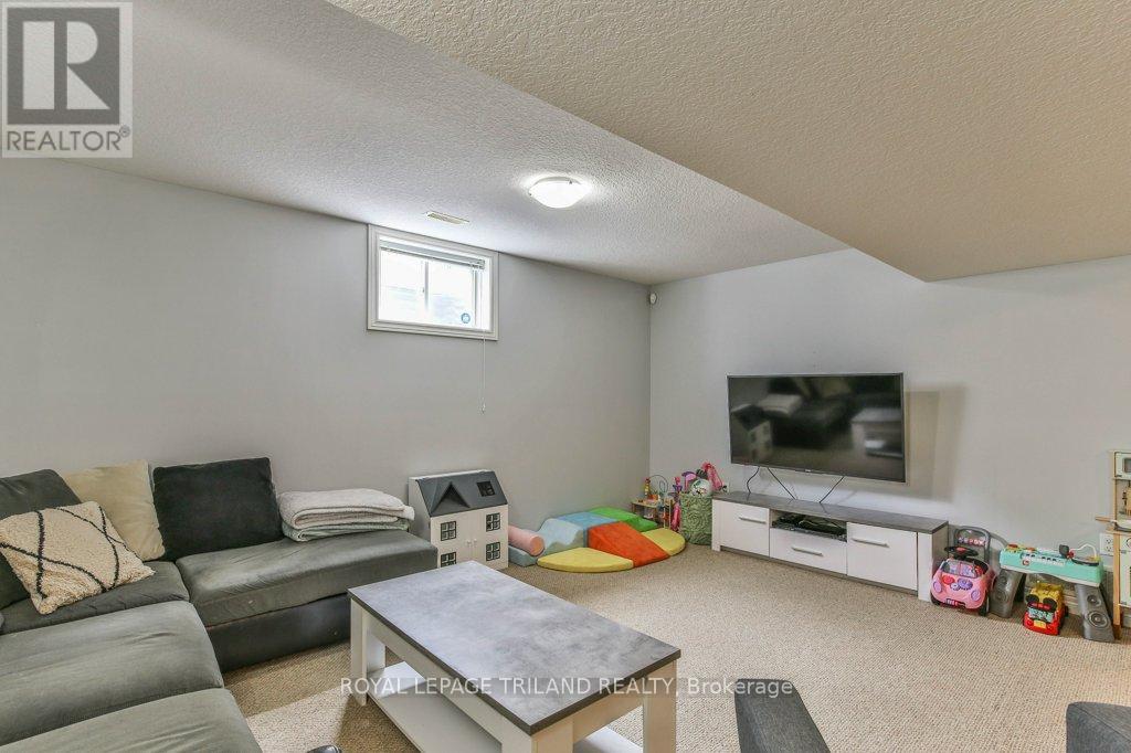 9 BROOKSIDE DRIVE - 28