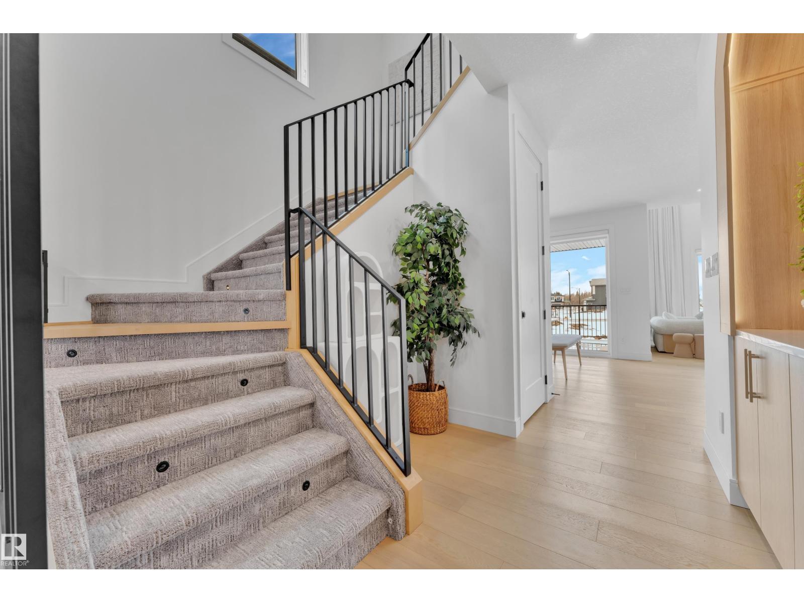 8922 Mayday WY SW, Edmonton