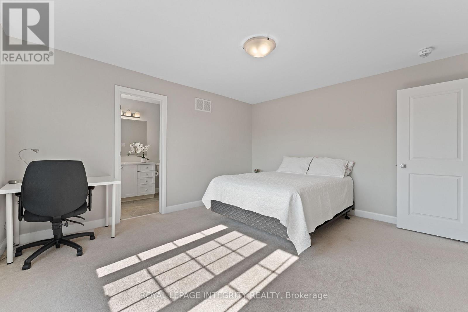 49 HAWKS LANDING CRESCENT - 29