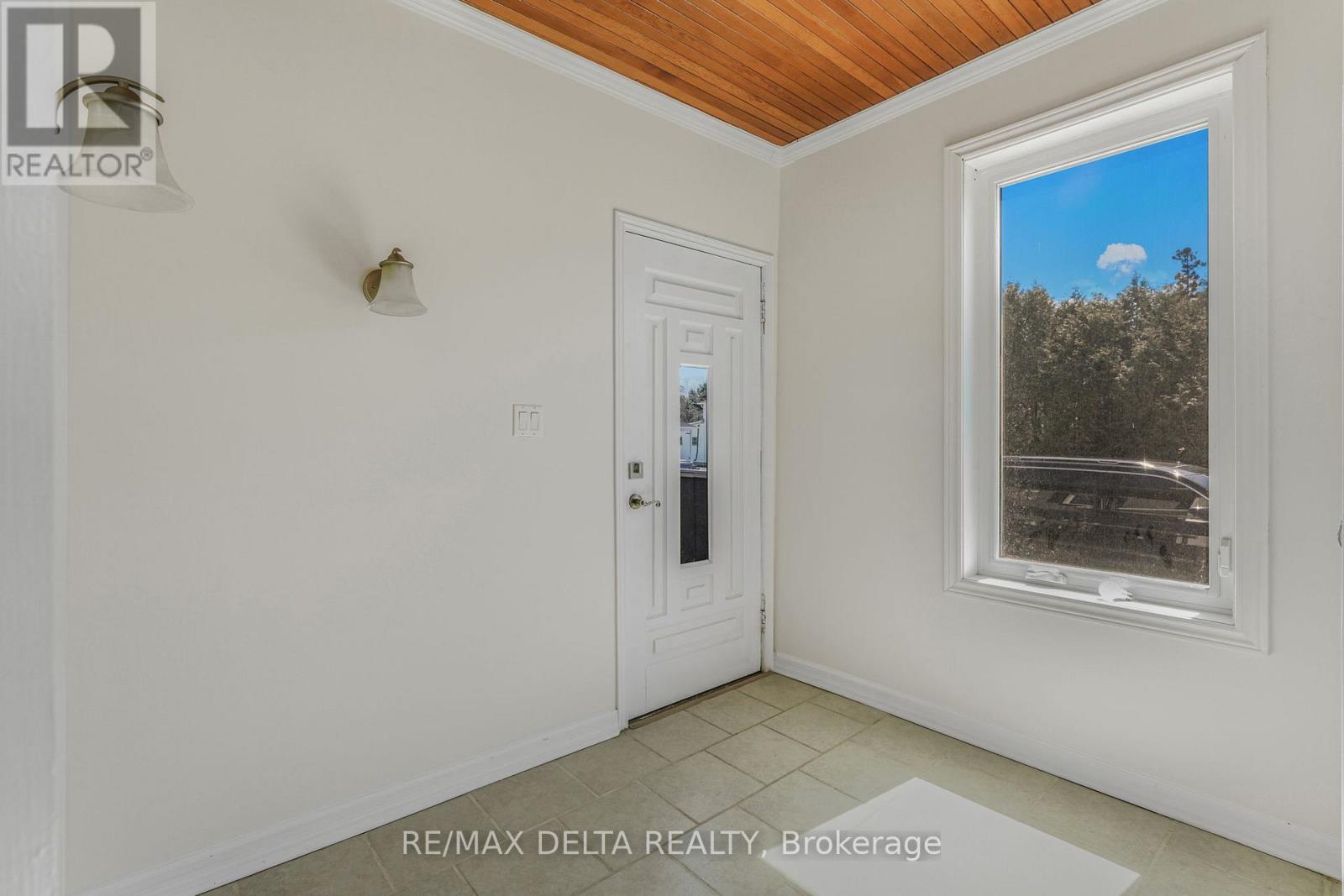 3668 CHAMPLAIN STREET - 8